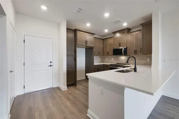 Property Slideshow image 2 of 29 | 7545 laureate blvd 7404, Orlando, FL, 32827