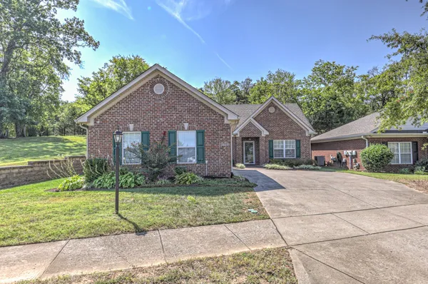 Property Slideshow image 2 of 51 | 226 wrennewood ln, Franklin, TN, 37064