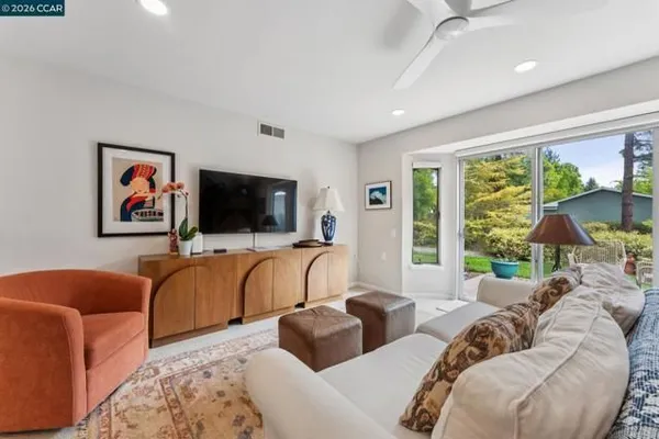 Property Slideshow image 3 of 34 | 1316 singingwood ct 4, Walnut Creek, CA, 94595