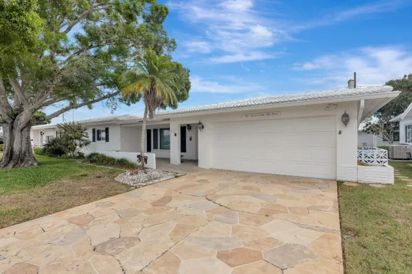 Property Slideshow image 2 of 49 | 10153 44th st 2, Pinellas Park, FL, 33782