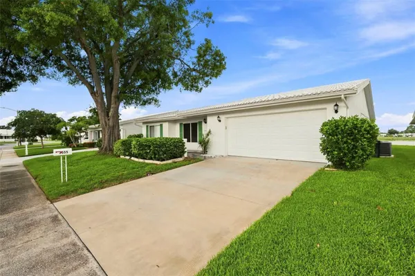 Property Slideshow image 2 of 36 | 3555 93rd ave 6, Pinellas Park, FL, 33782