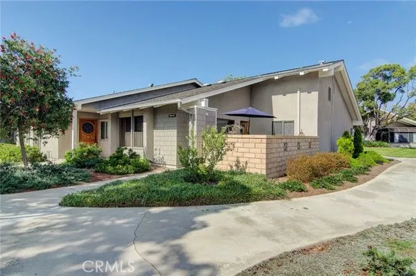 Property Slideshow image 2 of 27 | 8565 larkhall cir 802c, Huntington Beach, CA, 92646