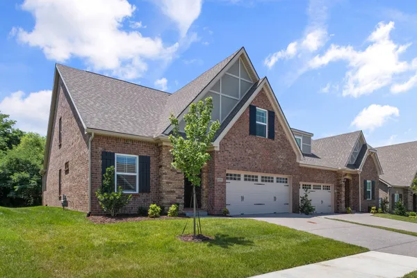 Property Slideshow image 3 of 35 | 1551 cedarbrooke ln, Lebanon, TN, 37090