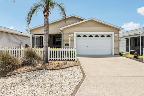 Property Slideshow image 2 of 49 | 2561 birch ave, The Villages, FL, 32162