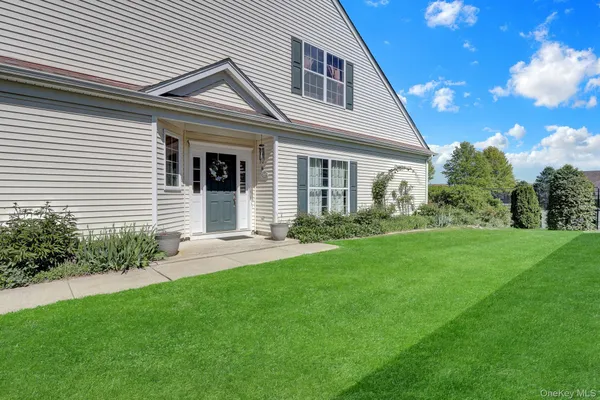 Property Slideshow image 3 of 35 | 10 louden loop, Brookhaven, NY, 11766