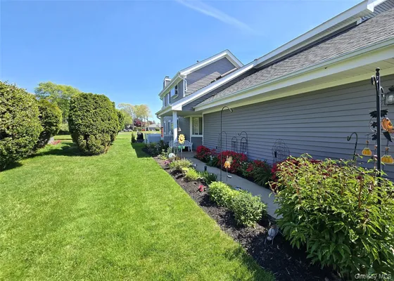 Property Slideshow image 2 of 35 | 377 quarry pond ct, Brookhaven, NY, 11955