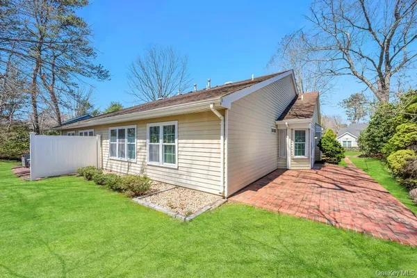 Property Slideshow image 3 of 33 | 12 baldwin ct, Brookhaven, NY, 11961