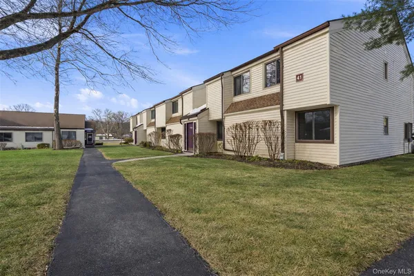 Property Slideshow image 2 of 28 | 41 jefferson oval g, Yorktown Heights, NY, 10598