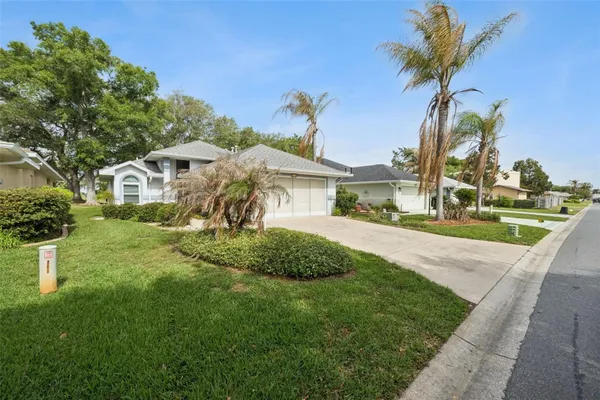 Property Slideshow image 3 of 56 | 21733 royal st georges ln, Leesburg, FL, 34748