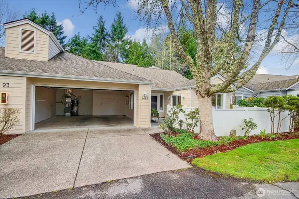 Property Slideshow image 2 of 40 | 3685 224th pl 1343, Issaquah, WA, 98029