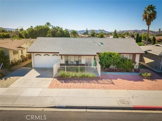 Property Slideshow image 3 of 25 | 1461 w mayberry ave, Hemet, CA, 92543