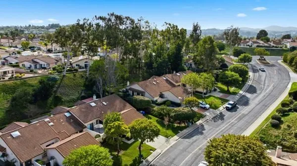 Property Slideshow image 2 of 31 | 17859 avenida alozdra, San Diego, CA, 92128