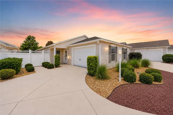 Property Slideshow image 2 of 44 | 1933 fiddlewood pl, The Villages, FL, 32162