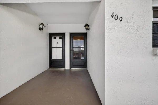 Property Slideshow image 2 of 32 | 6080 80 st 409, St Petersburg, FL, 33709