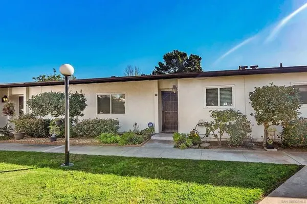 Property Slideshow image 2 of 39 | 16566 caminito vecinos 25, San Diego, CA, 92128