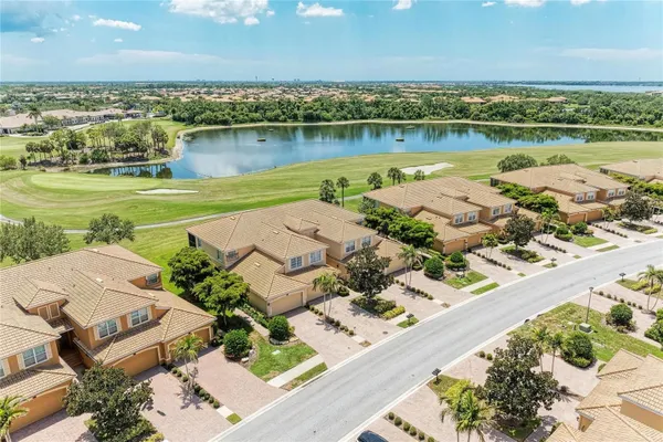 Property Slideshow image 3 of 76 | 314 winding brook ln 102, Bradenton, FL, 34212