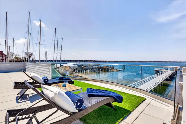 Property Slideshow image 2 of 22 | 433 main st 212, North Hempstead, NY, 11050