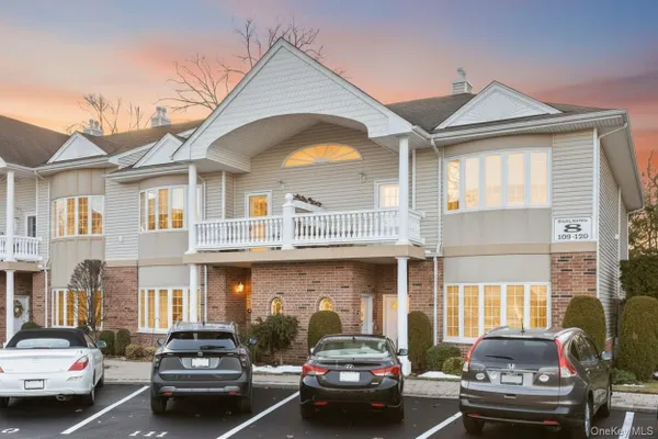 Property Slideshow image 2 of 23 | 119 francesca way # 119, Amityville, NY, 11701