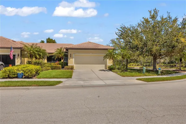Property Slideshow image 2 of 44 | 2064 batello dr, Venice, FL, 34292