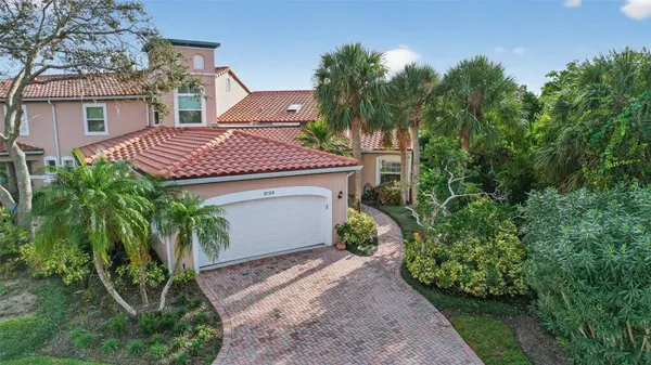 Property Slideshow image 3 of 53 | 1723 starling dr, Sarasota, FL, 34231