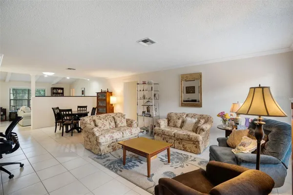 Property Slideshow image 3 of 23 | 4217 oakhurst cir 3023, Sarasota, FL, 34233