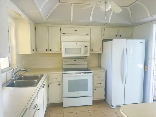 Property Slideshow image 3 of 25 | 4525 cove cir apt 304, Saint Petersburg, FL, 33708