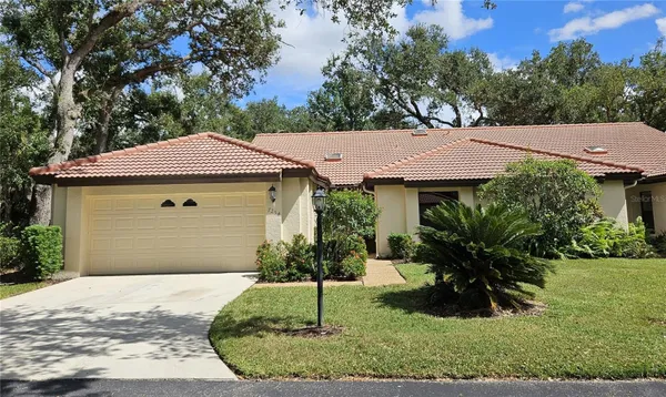 Property Slideshow image 3 of 94 | 7254 oak moss dr 72, Sarasota, FL, 34241