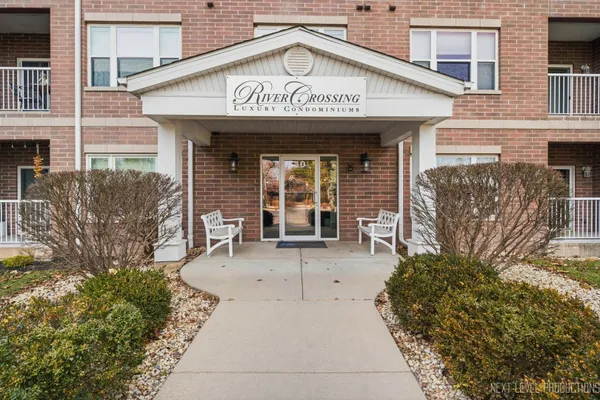Property Slideshow image 2 of 29 | 10 n gilbert st 217, South Elgin, IL, 60177