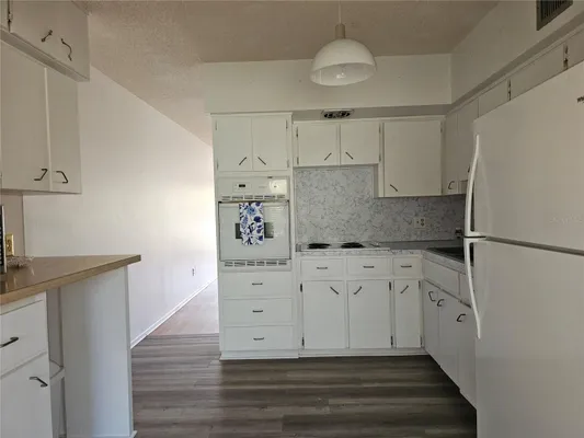 Property Slideshow image 2 of 67 | 2386 sumatran way 44, Clearwater, FL, 33763