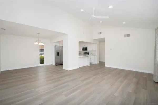 Property Slideshow image 2 of 27 | 16450 caminito vecinos 106, San Diego, CA, 92128