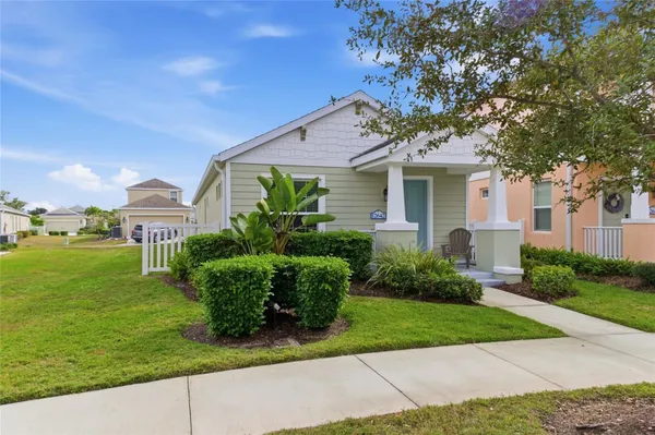 Property Slideshow image 2 of 37 | 12642 shimmering oak cir, Venice, FL, 34293