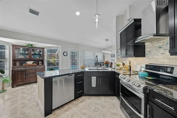 Property Slideshow image 3 of 61 | 724 winterbrooke way, Sun City Center, FL, 33573