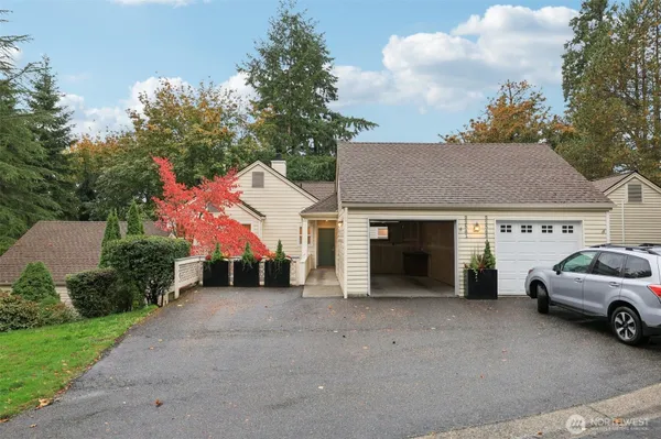 Property Slideshow image 3 of 40 | 22561 se 42nd ter # 2211, Issaquah, WA, 98029