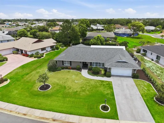 Property Slideshow image 3 of 50 | 412 stoneham dr, Sun City Center, FL, 33573