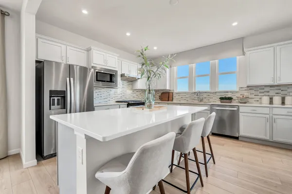 Property Slideshow image 3 of 25 | 3328 fulshear cir, Aurora, IL, 60503