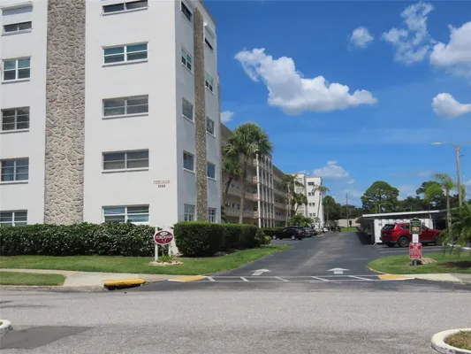 Property Slideshow image 2 of 19 | 5603 80th st 207, St Petersburg, FL, 33709
