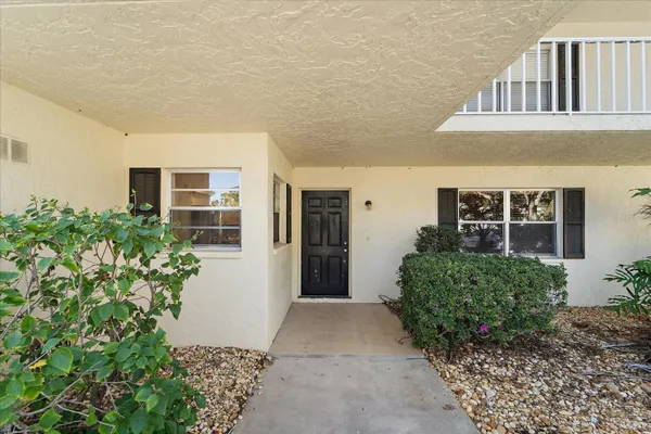 Property Slideshow image 2 of 36 | 7860 palm aire ln 104, Sarasota, FL, 34243