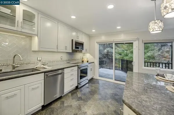 Property Slideshow image 3 of 58 | 3050 rossmoor pkwy apt 1, Walnut Creek, CA, 94595