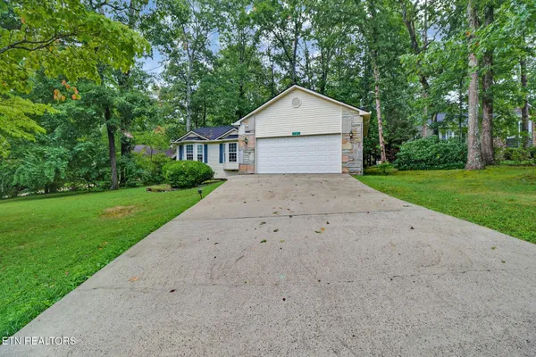 Property Slideshow image 2 of 34 | 101 ashdown ln, Crossville, TN, 38558