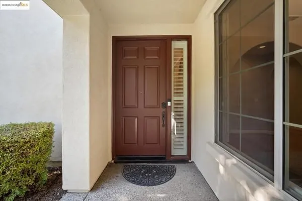 Property Slideshow image 3 of 32 | 131 montilla cir, Sacramento, CA, 95835