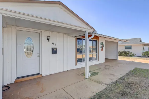 Property Slideshow image 2 of 42 | 708 tam o shanter ave, Sun City Center, FL, 33573