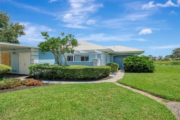 Property Slideshow image 2 of 58 | 420 wexford cir # 124, Venice, FL, 34293