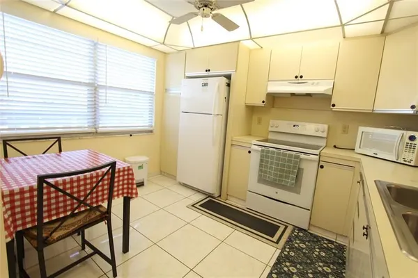 Property Slideshow image 2 of 30 | 3201 portofino pt e3, Coconut Creek, FL, 33066