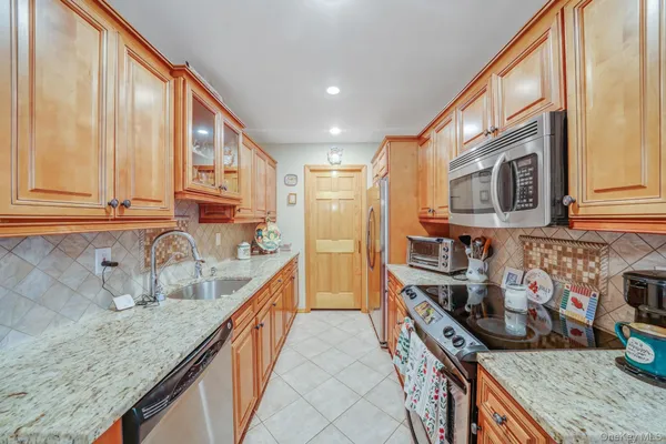 Property Slideshow image 3 of 27 | 1107 cabot ct n, Saint James, NY, 11780