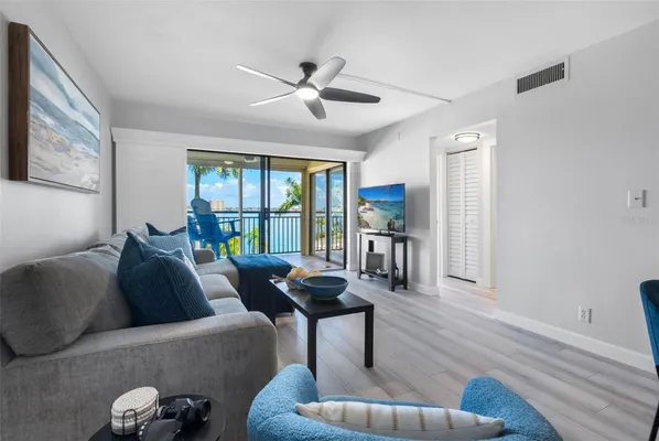 Property Slideshow image 2 of 75 | 6372 palma del mar blvd 304, St Petersburg, FL, 33715
