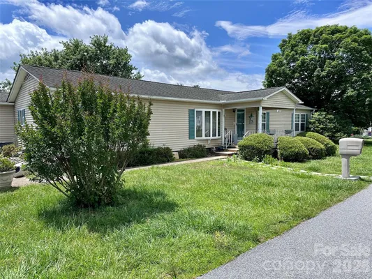 Property Slideshow image 2 of 25 | 308 riverwind dr, Hendersonville, NC, 28739