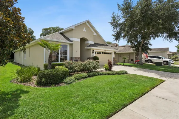 Property Slideshow image 3 of 82 | 8270 bridgeport bay cir, Mount Dora, FL, 32757