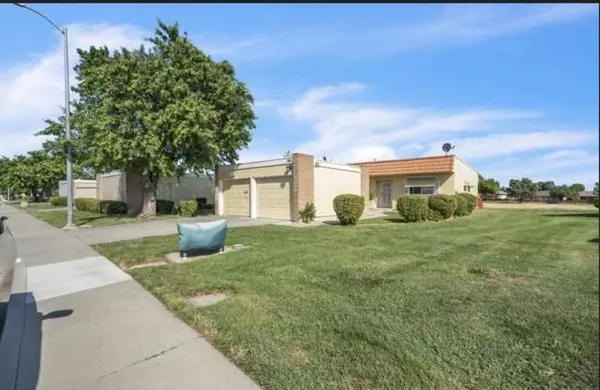 Property Slideshow image 2 of 25 | 636 yellowstone dr, Vacaville, CA, 95687