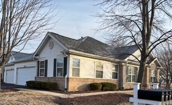 Property Slideshow image 2 of 17 | 16300 crescent lake dr, Crest Hill, IL, 60403