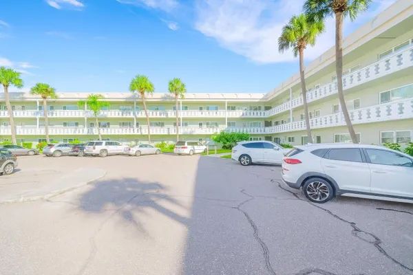 Property Slideshow image 2 of 34 | 2400 columbia dr 28, Clearwater, FL, 33763